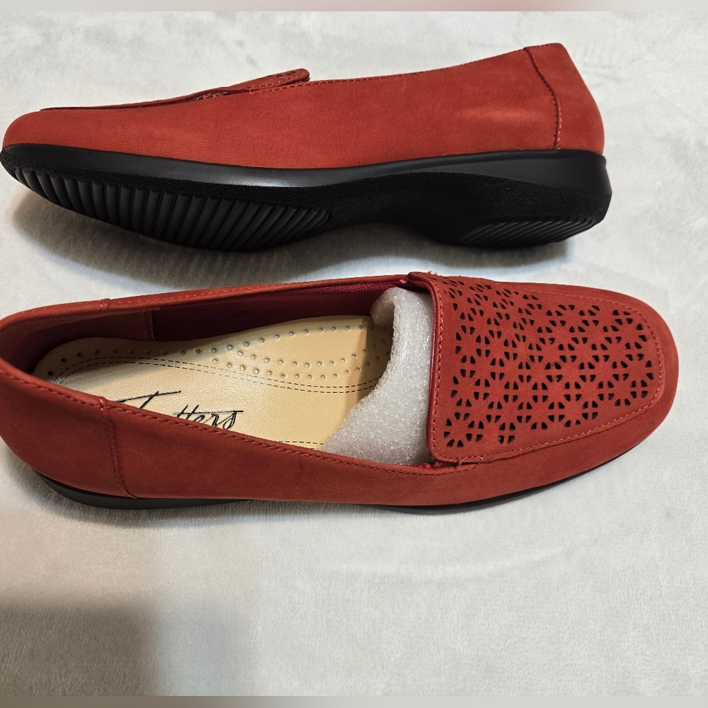 Trotters Jenn Laser Red Loaferโ Slip-on Shoes